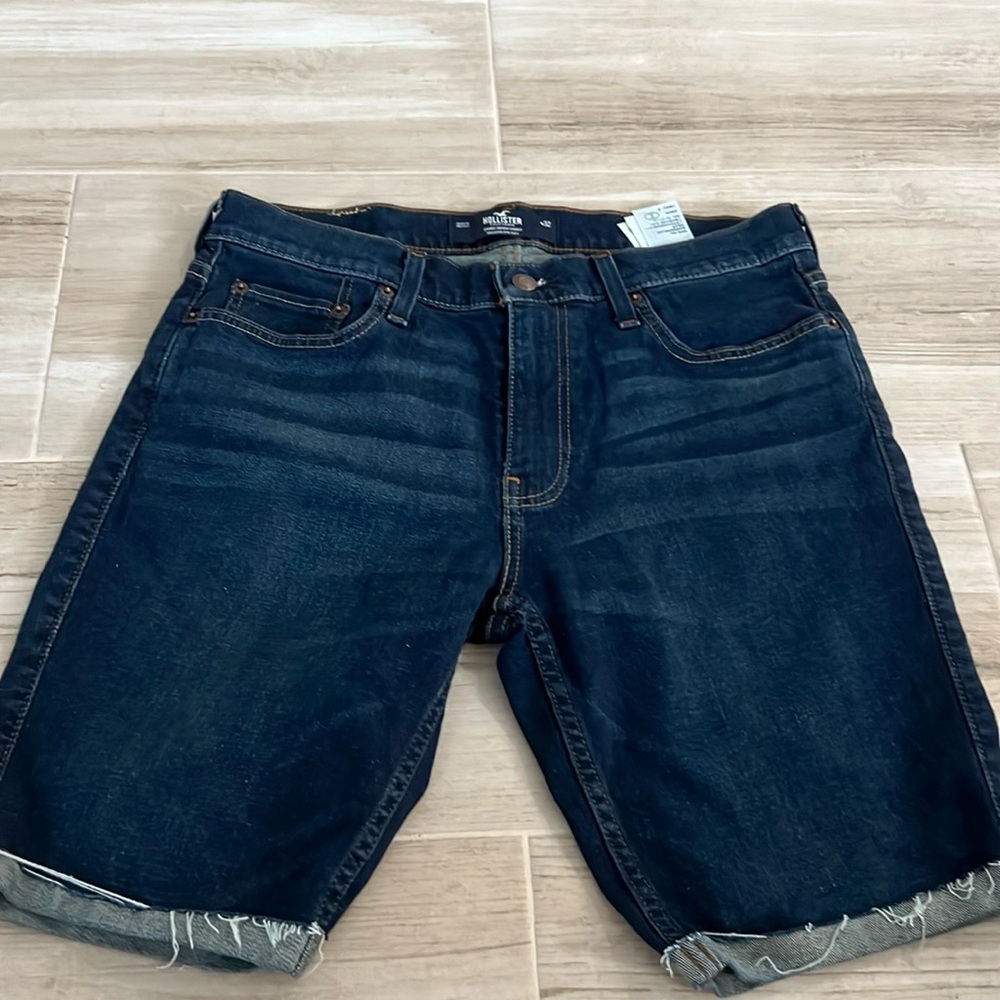 Men’s distressed hollister shorts